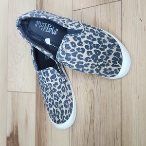 Mad Love Sneakers Size 9 Leopard Print Shoes Cheetah Cassandra